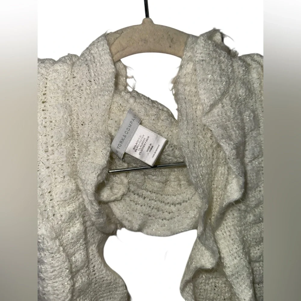 ✨ 5/$30 ✨ New York &‎ Company Cream Infinity Scarf